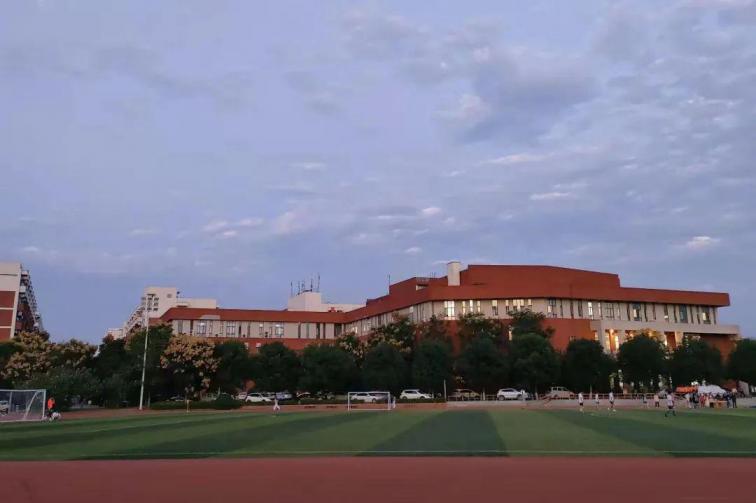 武汉纺织大学外经贸学院